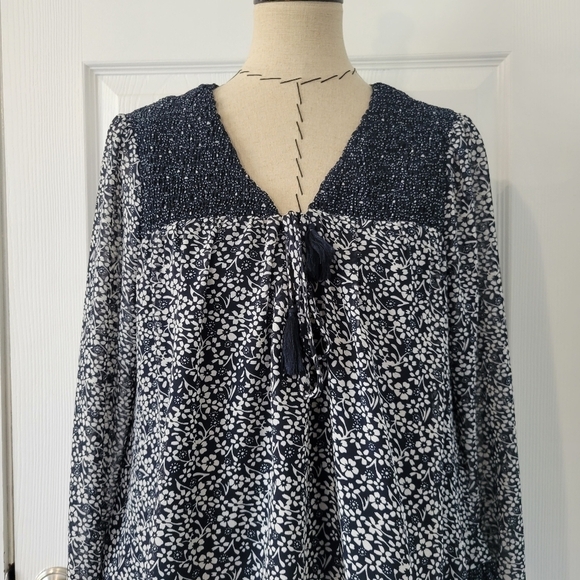 Tularosa Harrison Navy Floral Top - Picture 4 of 10